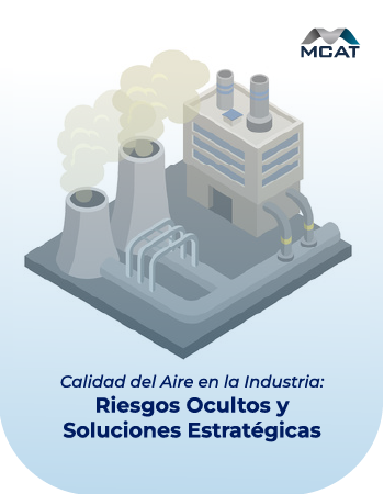 Ilustración de fábrica con chimeneas emitiendo gases y sistema de control de aire contaminado